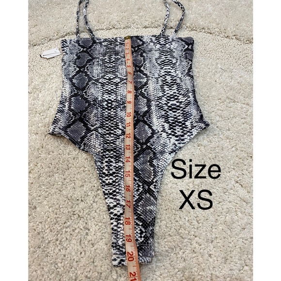 🖤 NWT Snakeskin bodysuit black white & gray - Picture 7 of 10